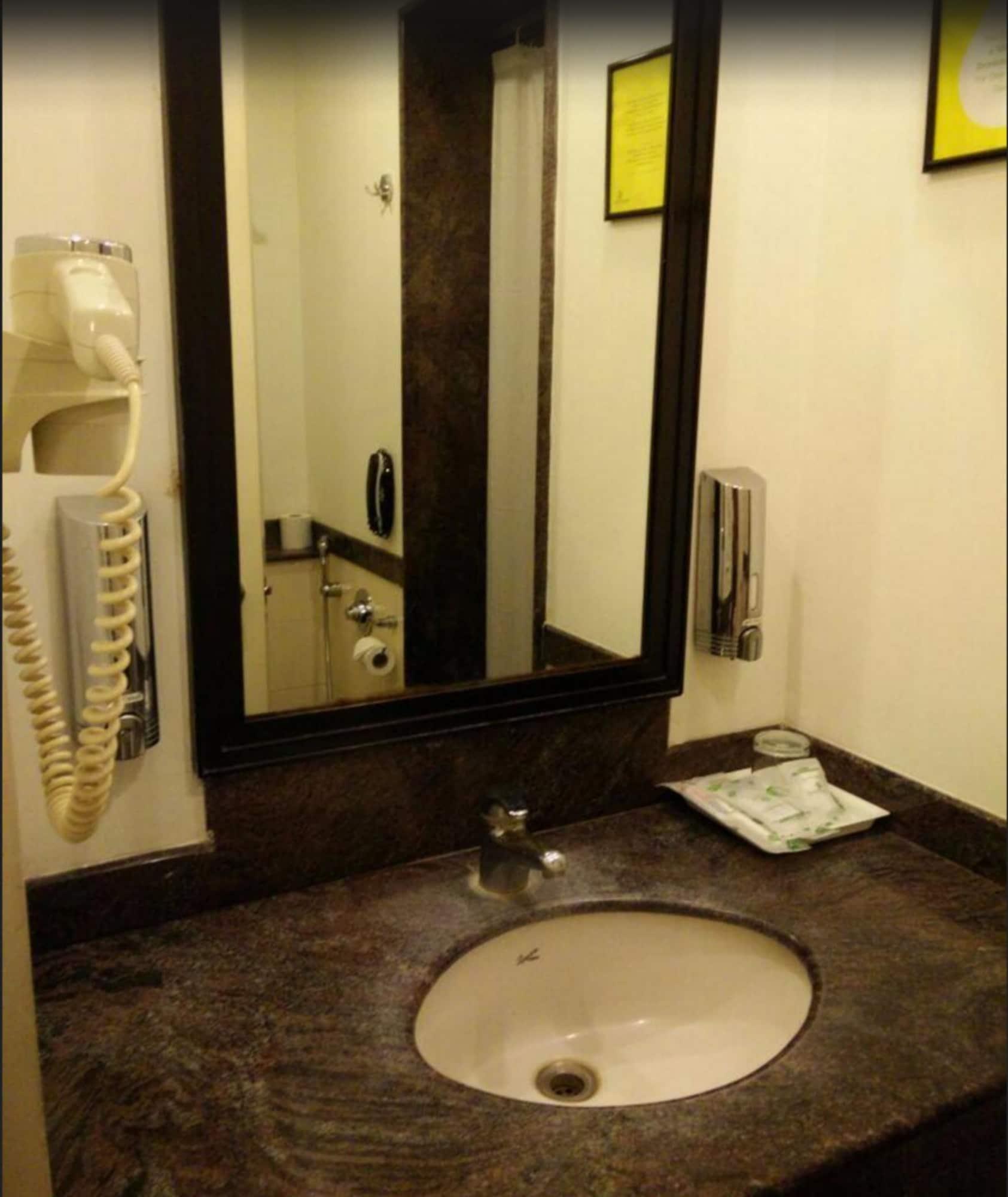 Lemon Tree Hotel, Gachibowli, Хайдарабад Экстерьер фото